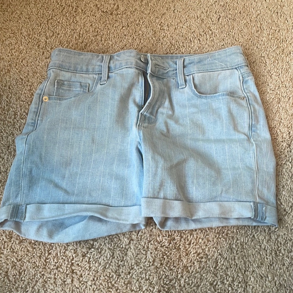 Light Wash Old Navy Denim Shorts with Pinstripes Small 0